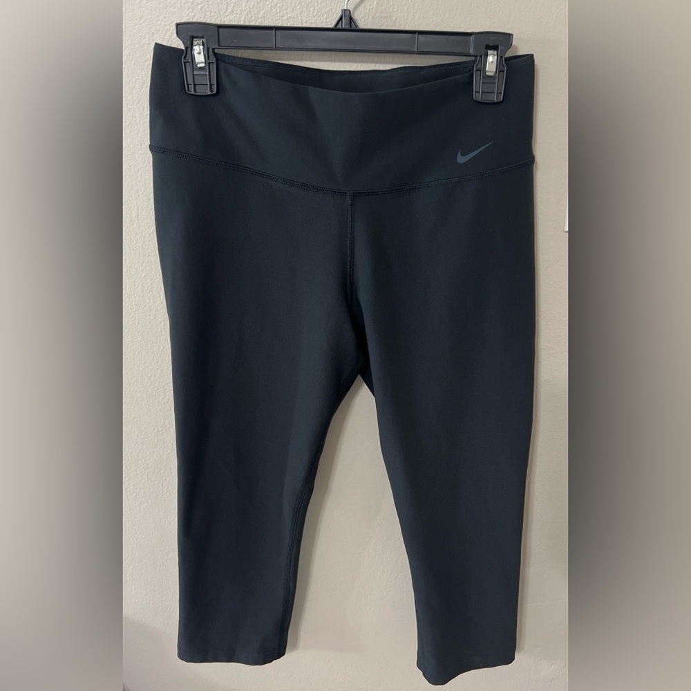 Nike Dri-FIT One Luxe Capri Leggings Black Size M EUC
